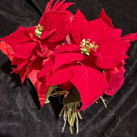 3 bundles of red faux Floral assortment plus ➕ more poinsettias! - Picture 2 of 6